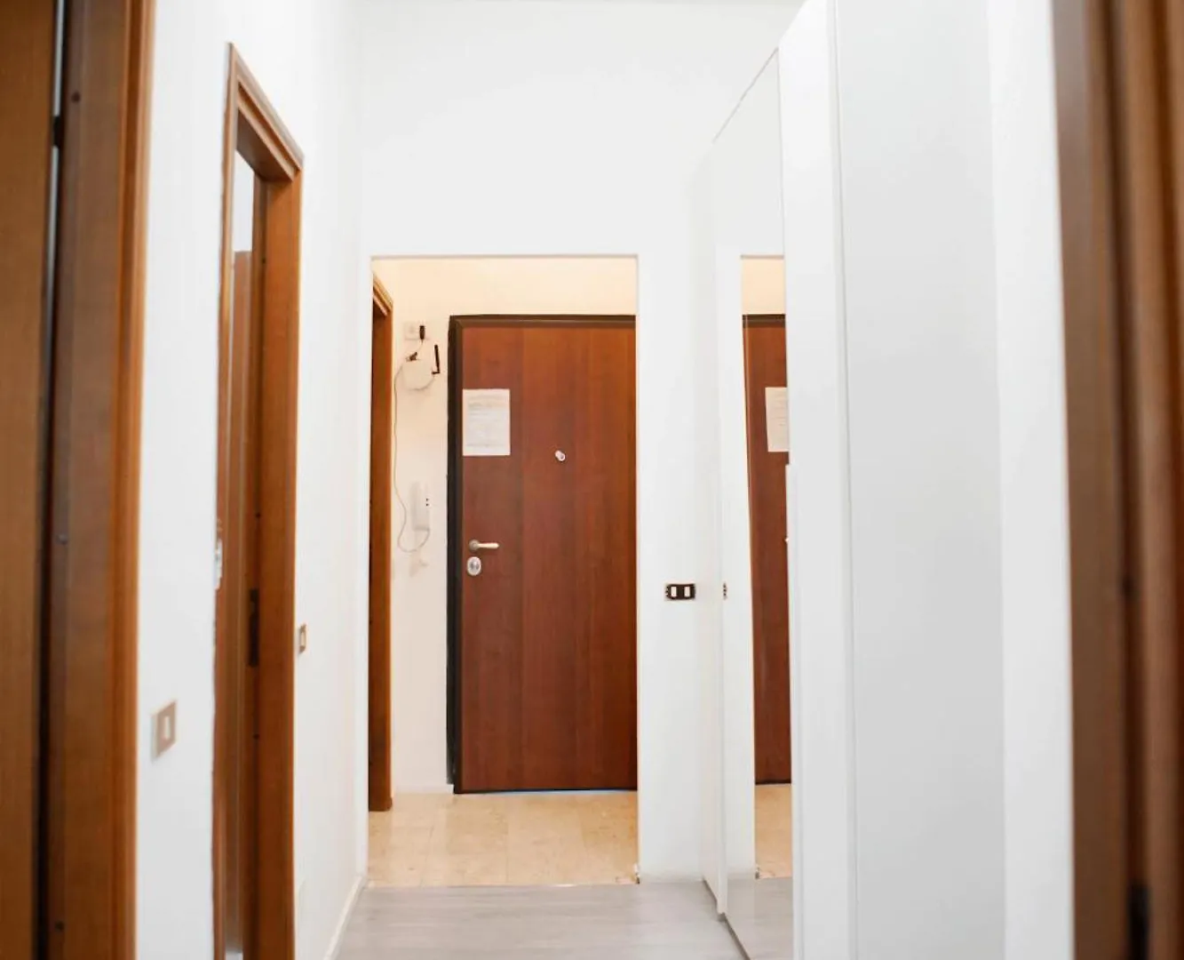 Toma Apartments Milan 0*,