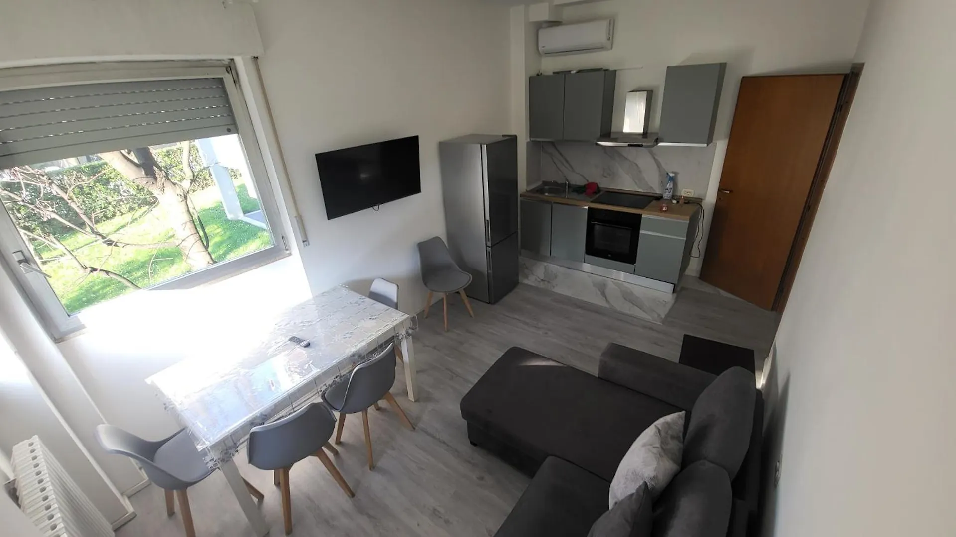 Toma Apartment Trilocale Moderno Per Max 6 Persone Milan 0*,  Italy