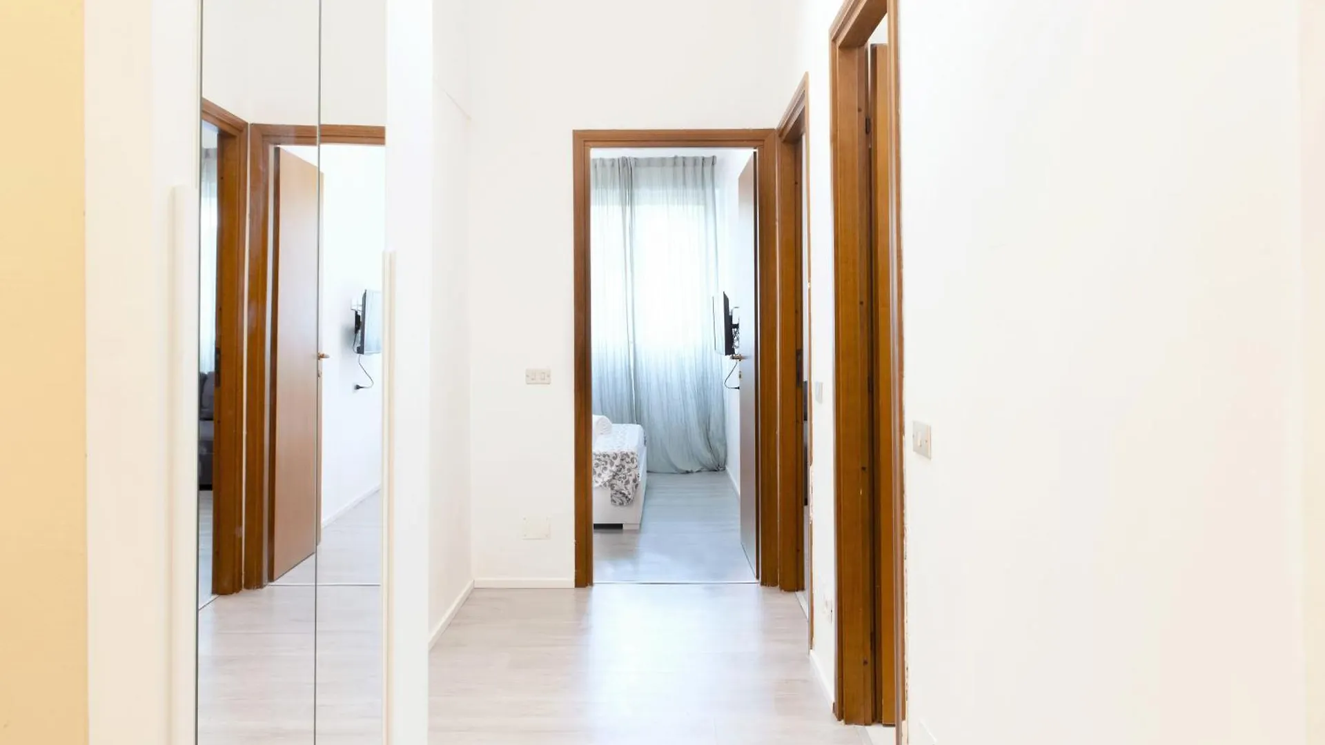 Toma Apartment Trilocale Moderno Per Max 6 Persone Milan Italy