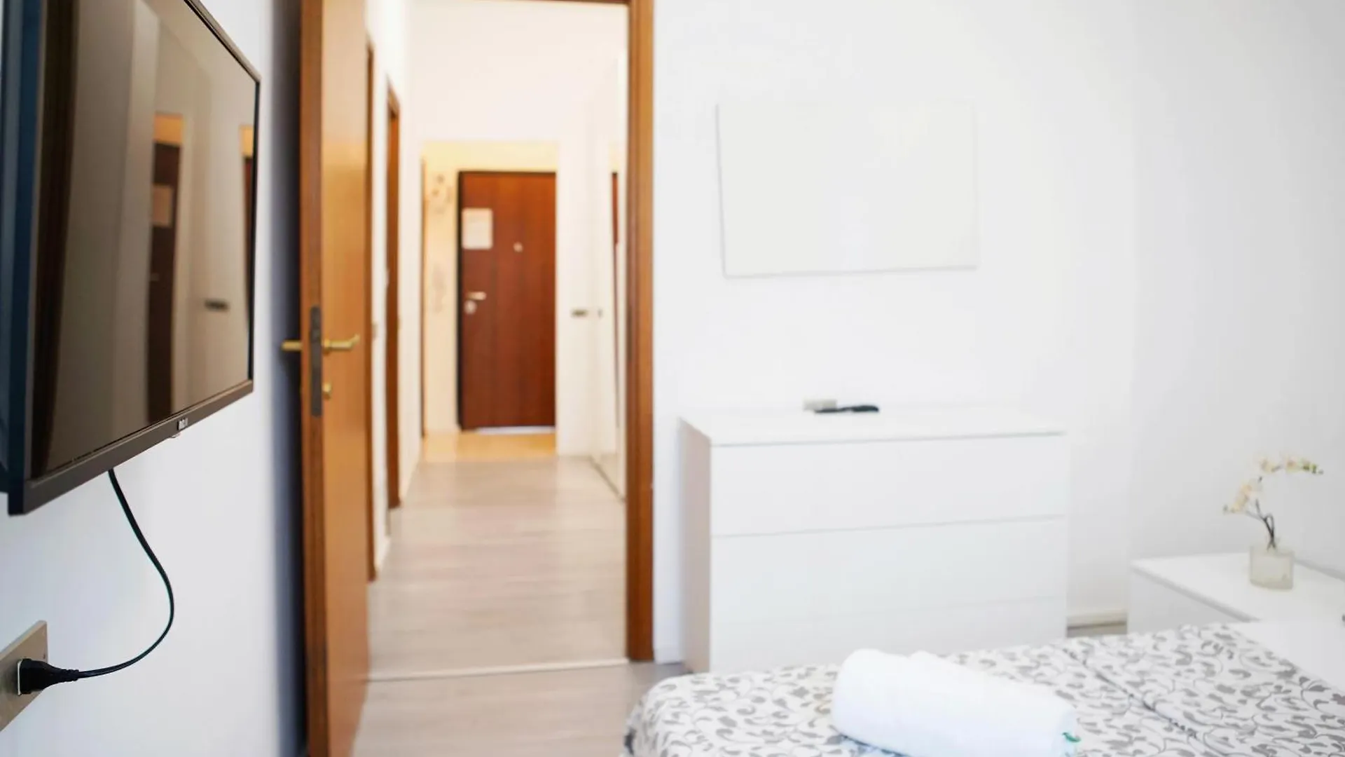 Toma Apartment Trilocale Moderno Per Max 6 Persone Milan Italy